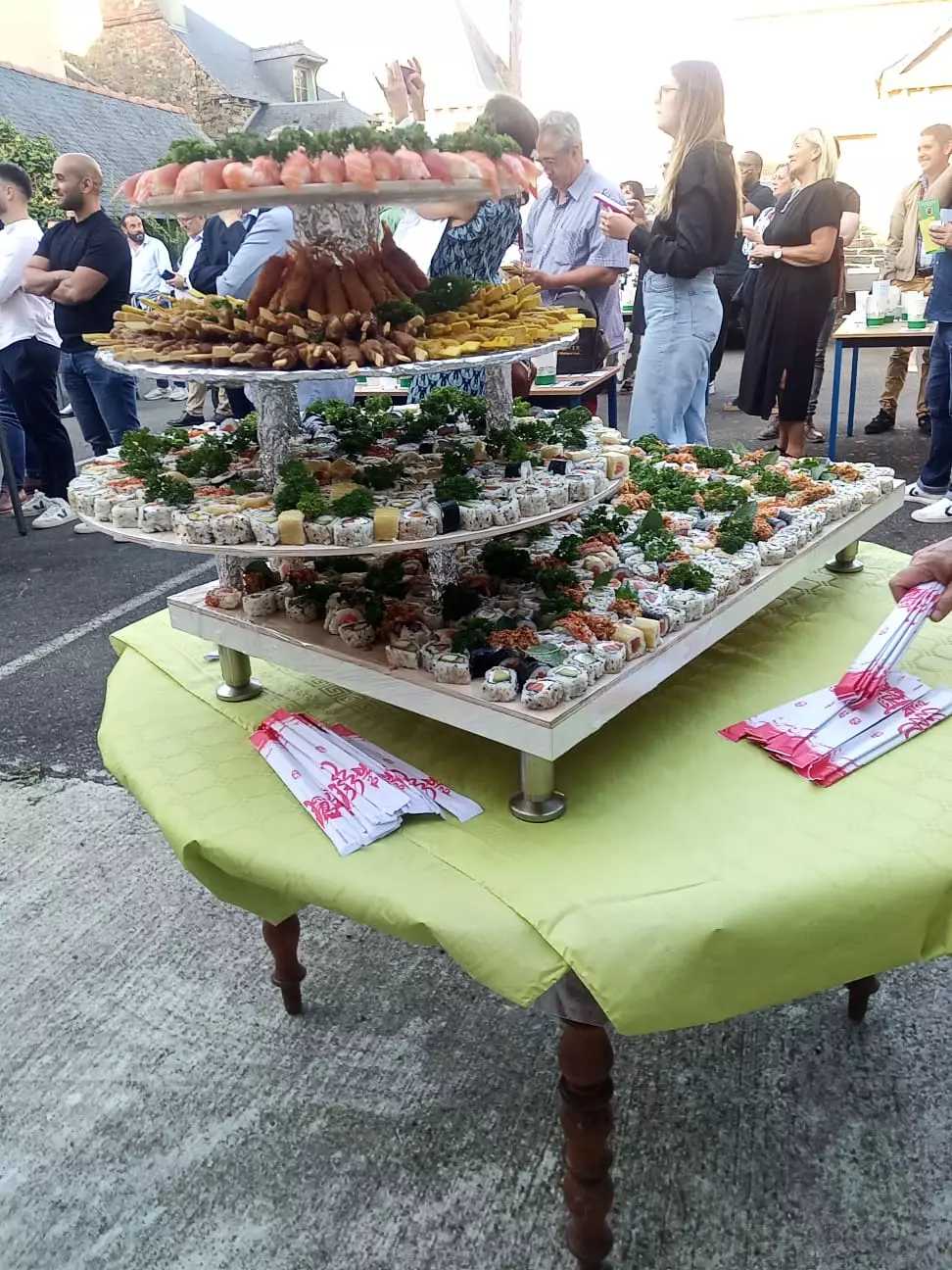 Buffet de sushis  réalisé par le restaurant Jap’n Thaï à chateaugiron produit 
